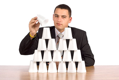 MLM vs. pyramida